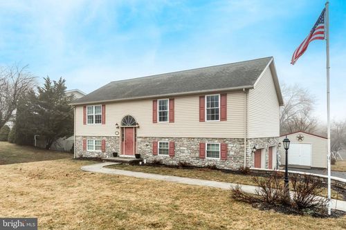 15379 Summit Farm Dr, Blue Ridge Summit, PA, 17214-9746 | Card Image