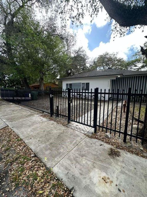 9999-9999 Nw 23rd Ave, Miami, FL, 33147-1706 | Card Image