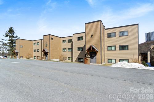 104 Sugar Ski Dr, Sugar Mountain, NC, 28604-7145 | Card Image