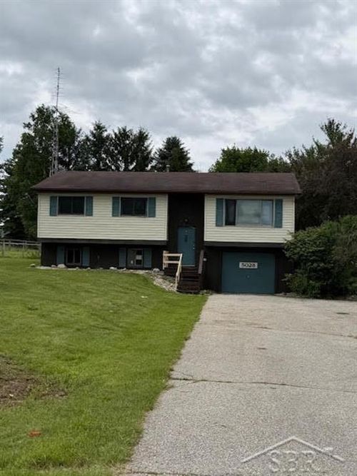 5028 Silverberry Dr, Mt Pleasant, MI, 48858-4568 | Card Image