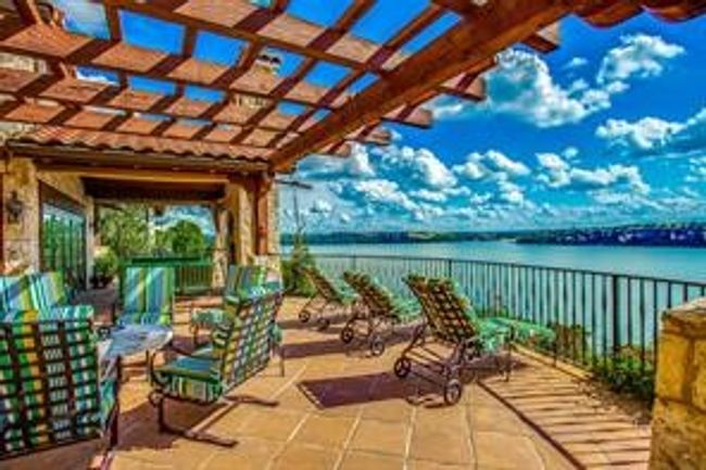 Massive patio with breathtaking views | Image 7