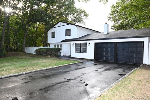 2 Little Hill Rd, Setauket, NY, 11733-2613 | Card Image