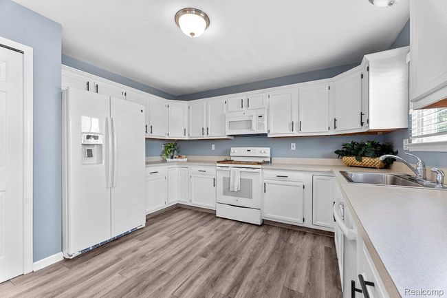 Freshly painted cabinest | Image 6