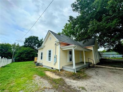 204 Broad Street, House other with 3 bedrooms, 1 bathrooms and null parking in Thomasville NC | Image 1