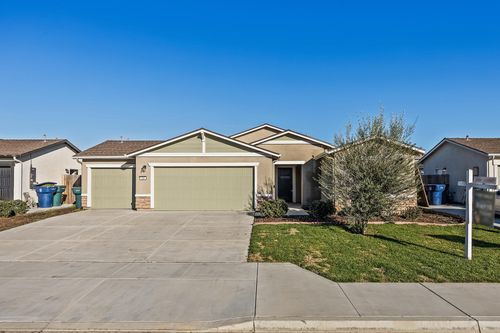 584 Shadow Creek Ct, Tulare, CA, 93274-7577 | Card Image