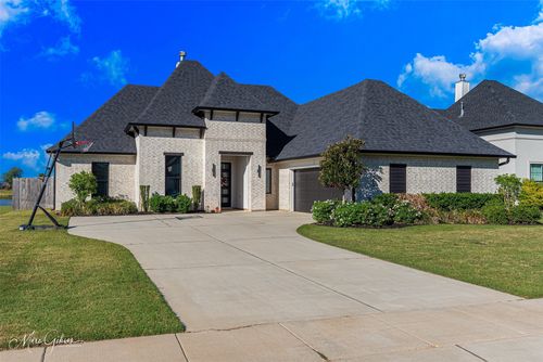 926 Chisolm Trl, Bossier City, LA, 71111-8235 | Card Image
