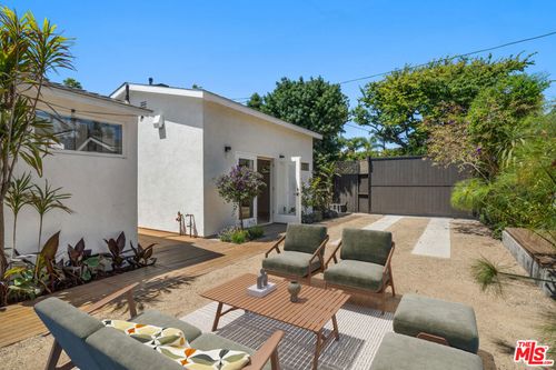 2425 Cloy Ave, Venice, CA, 90291-4750 | Card Image