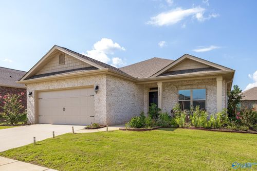 7002 Lost Creek Dr Nw, Huntsville, AL, 35806-3044 | Card Image