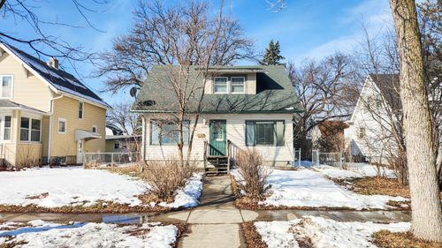 820 11th St N, Fargo, ND, 58102-3517 | Card Image