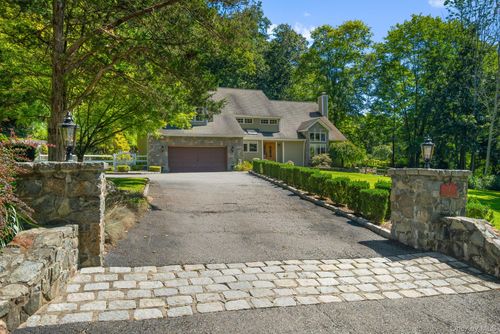 4 Seth Canyon Rd, Mount Kisco, NY, 10549-4111 | Card Image