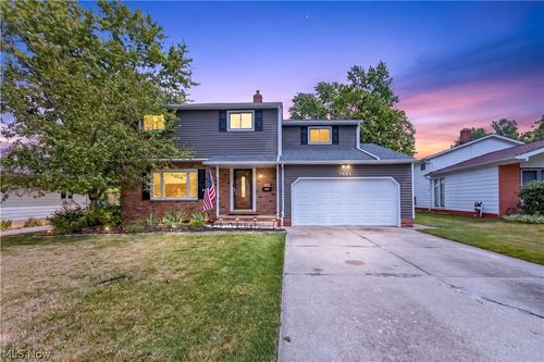 7005 Edgecliff Dr, Parma, OH, 44134-4753 | Card Image