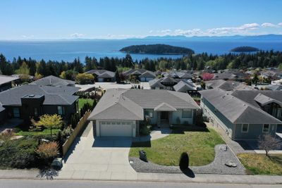 6217 Oracle Rd, House other with 3 bedrooms, 2 bathrooms and null parking in Sechelt BC | Image 1