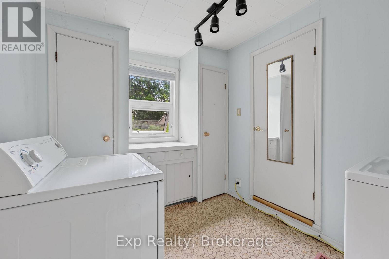 Residential in Prince Edward County (Picton) 5
