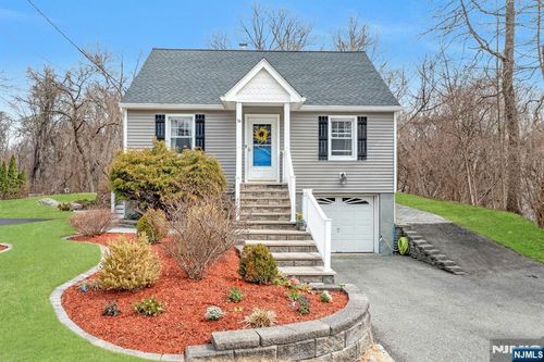 16 Morse Lake Rd, Bloomingdale, NJ, 07403-1910 | Card Image