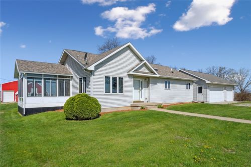 5141 25th Ave, Brandon, IA, 52210-9633 | Card Image