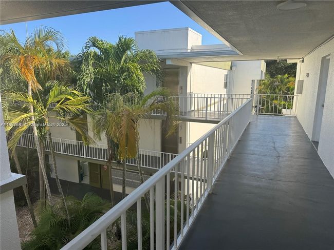 APT-312 - 4235 University Dr, Condo with 2 bedrooms, 2 bathrooms and null parking in Sunrise FL | Image 16