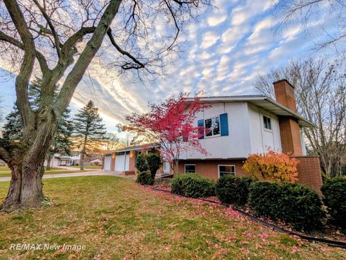 2 Mary Lane Ct, Frankenmuth, MI, 48734-1431 | Card Image