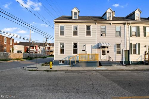 762 Wallace St, YORK, PA, 17403-1337 | Card Image