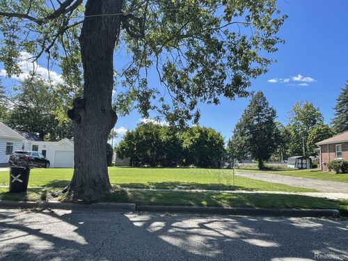125 Quinn Ave, Caro, MI, 48723-1524 | Card Image