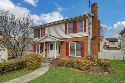 97 Bradley Rd, Scarsdale, NY, 10583-6213 | Card Image