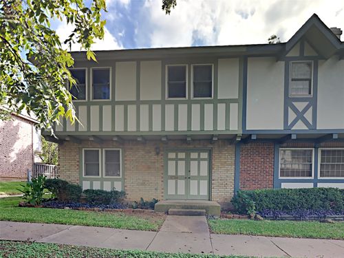 462 Westview Ter, Arlington, TX, 76013-1636 | Card Image