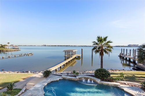 7123 Broadway St, Galveston, TX, 77554-8913 | Card Image