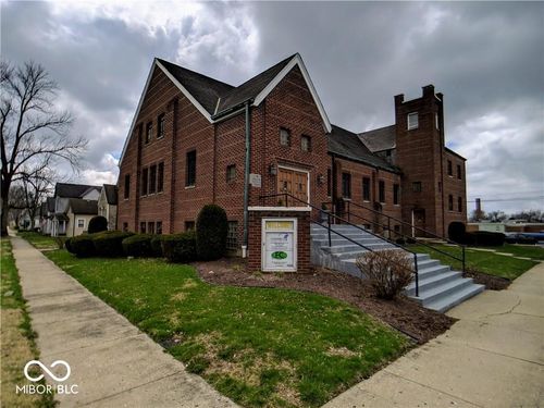 933 13th St, Columbus, IN, 47201-5821 | Card Image