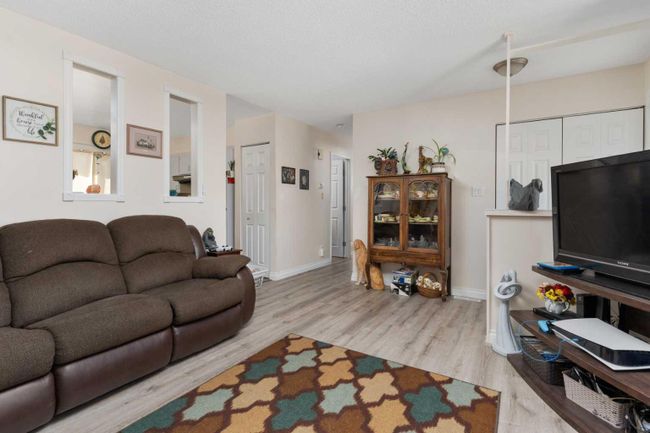 7107 43 Avenue, Home with 4 bedrooms, 2 bathrooms and 2 parking in Camrose AB | Image 7