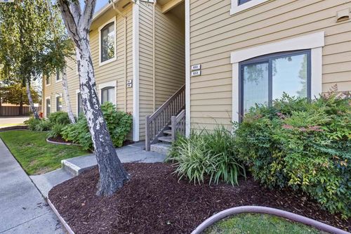 655 Center Ave, Martinez, CA, 94553-4666 | Card Image