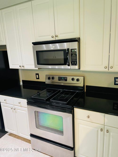 1616-8539 Gate Pkwy W, JACKSONVILLE, FL, 32216-1019 | Card Image