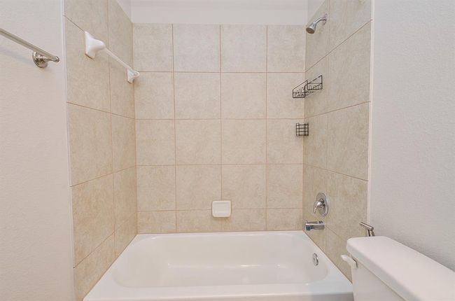 Don't you love the over sized tile surround in this bathroom? | Image 25