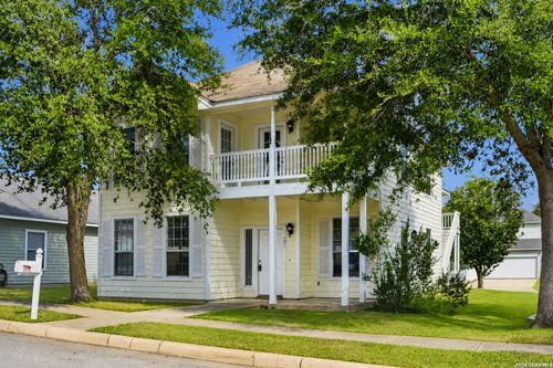 121 Lark Hill Rd, Floresville, TX, 78114-6613 | Card Image