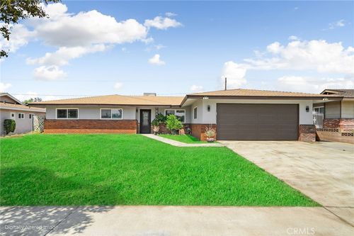 9846 Tamarind Ave, Bloomington, CA, 92316-1647 | Card Image