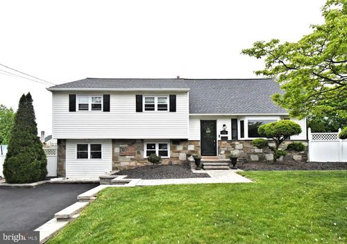 712 Ivyland Rd, WARMINSTER, PA, 18974-2224 | Card Image