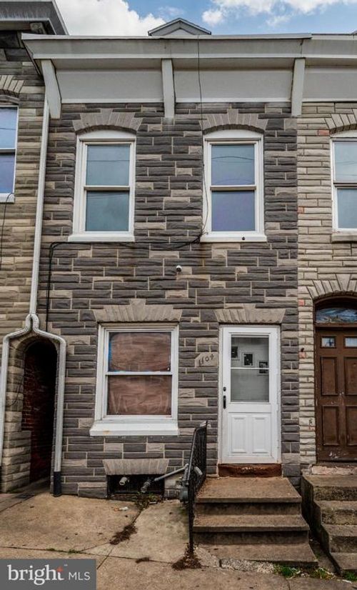 1104 Douglass St, READING, PA, 19604-2409 | Card Image