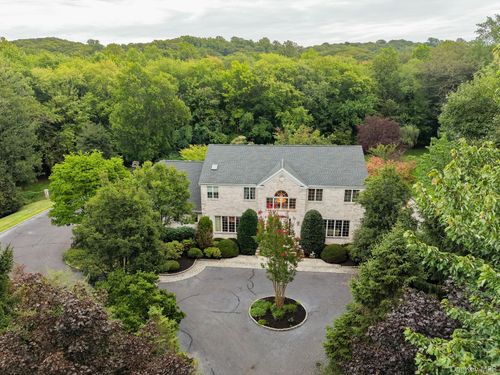 4 Ariana Court, Oyster Bay, NY, 11771 | Card Image