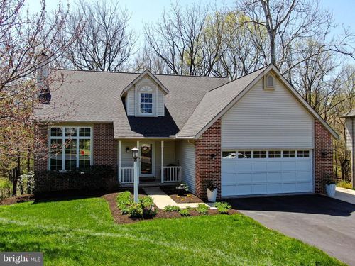 111 Westview Dr, AKRON, PA, 17501-1141 | Card Image