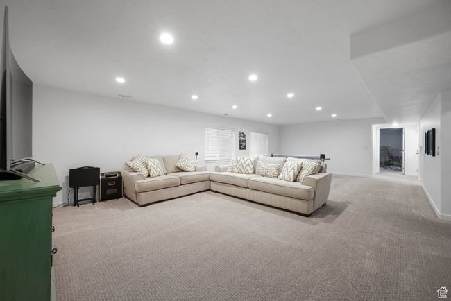 Large Family Room | Image 18