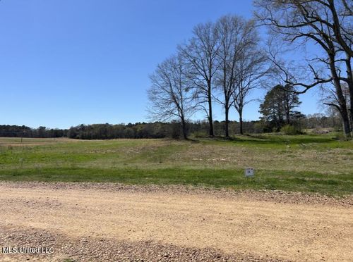 88 Village Cir, Benton, MS, 39039-1100 | Card Image