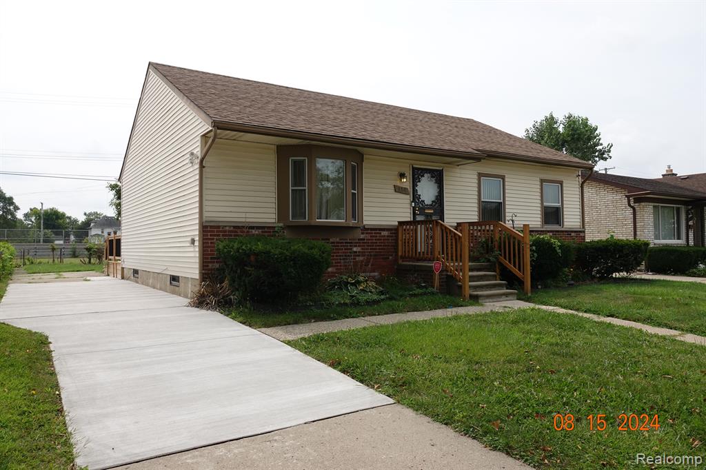 Grand , Highland Park, MI 48203