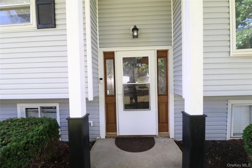 23 Buttermilk Dr, Hyde Park, NY, 12538-2606 | Card Image