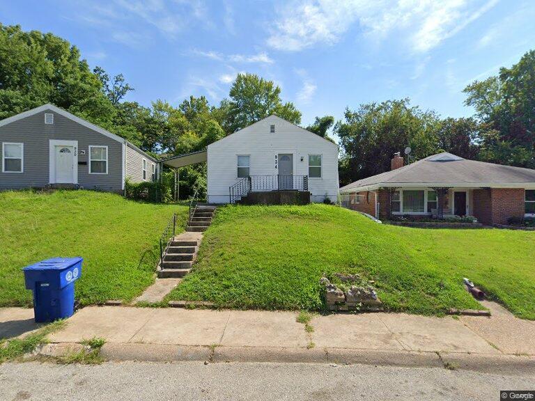 Nassau Dr, Saint Louis, MO 63147