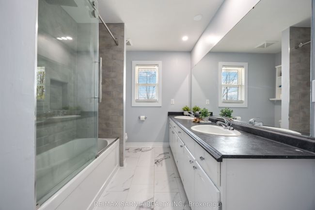 12 Sunset Ave, House other with 5 bedrooms, 2 bathrooms and 8 parking in Warwick ON | Image 19