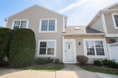 371 Le Parc Cir, Buffalo Grove, IL, 60089-6909 | Card Image
