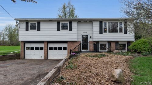 9848 Chestnut Ridge Rd, Middleport, NY, 14105-9680 | Card Image