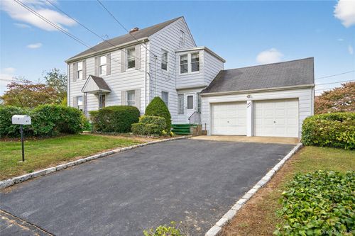 47 10th St, Locust Valley, NY, 11560-1524 | Card Image