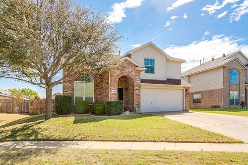 1700 Wolf Creek Dr, Arlington, TX, 76018-3075 | Card Image