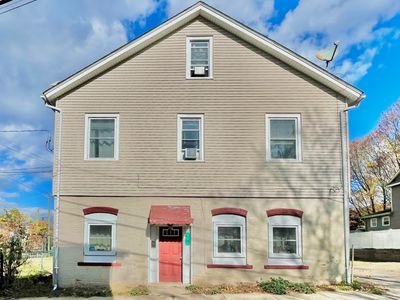 177 Foster Street, Home with 4 bedrooms, 2 bathrooms and null parking in Meriden CT | Image 1