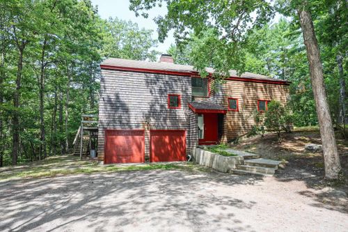 61 Summer St, Goffstown, NH, 03045-1742 | Card Image