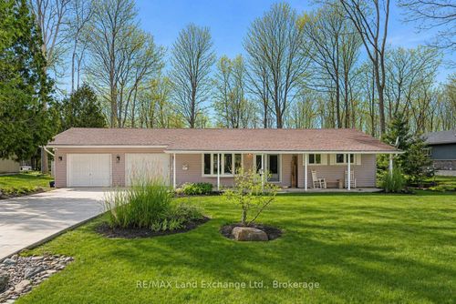 26 Mapleport Cres, Sauble Beach, ON, N0H2G0 | Card Image